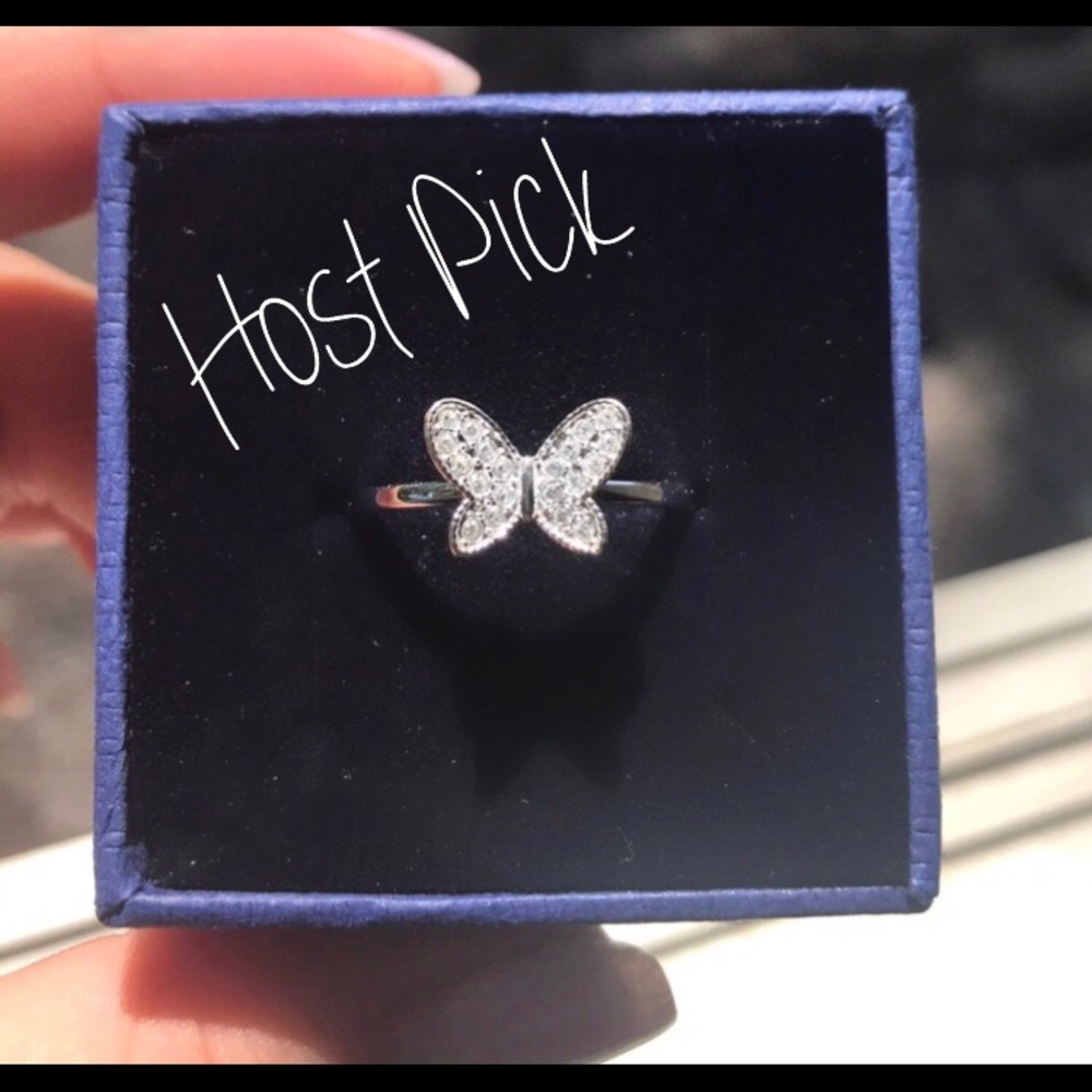 ✨HP✨ NWT Swarovski ring